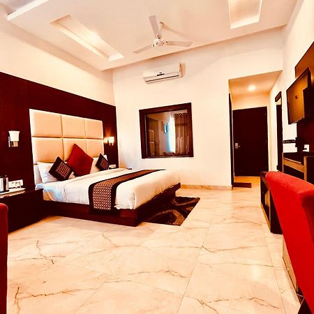 Hotel The Onix Дехрадун Экстерьер фото
