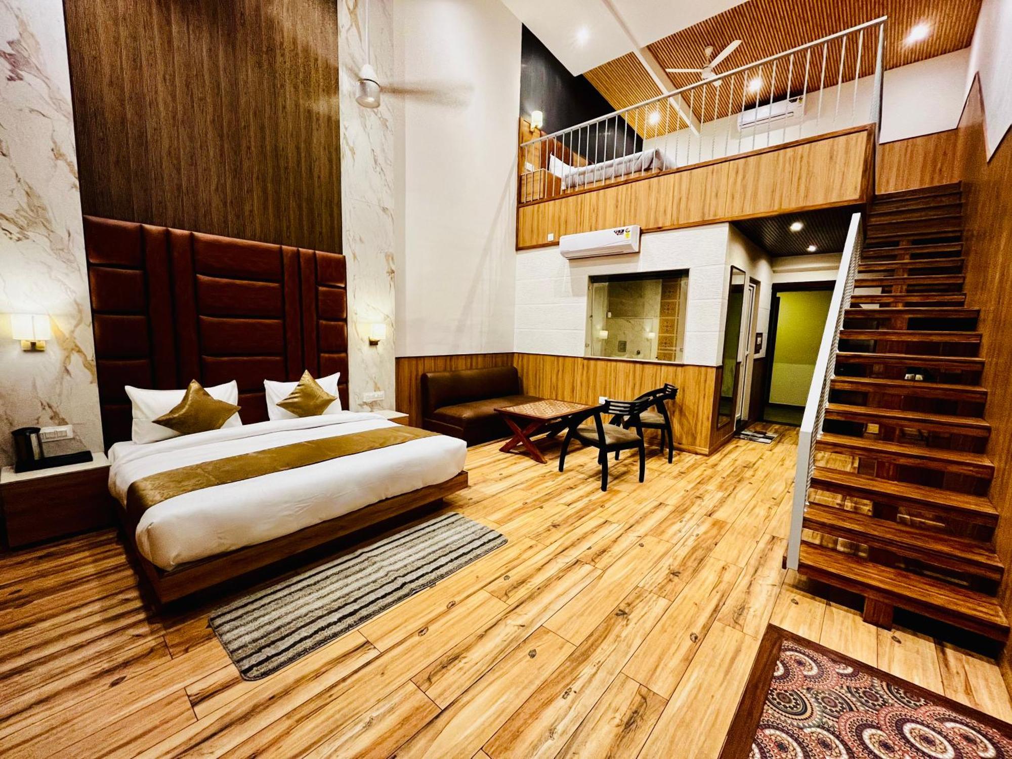 Hotel The Onix Дехрадун Экстерьер фото