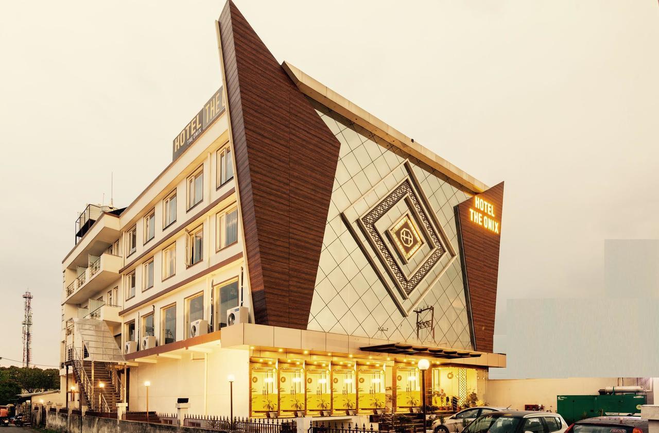Hotel The Onix Дехрадун Экстерьер фото